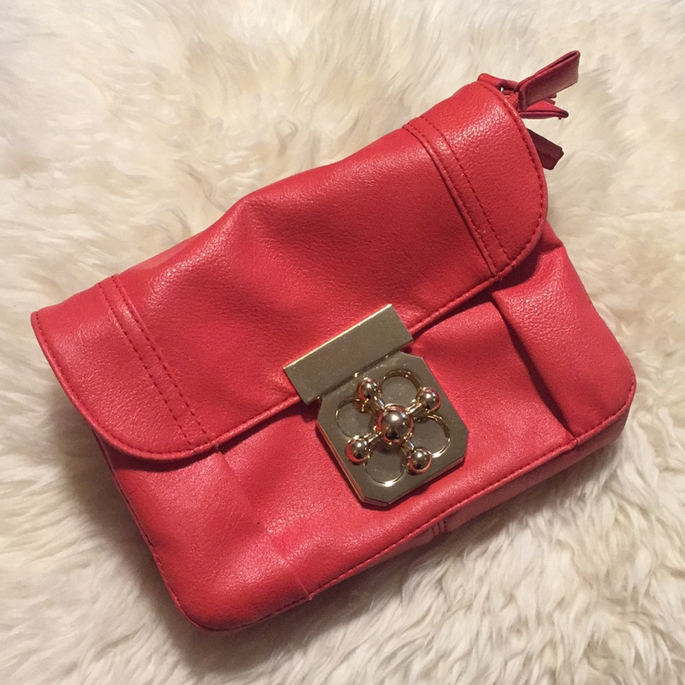 Francesca’s Turn-Lock Crossbody Bag